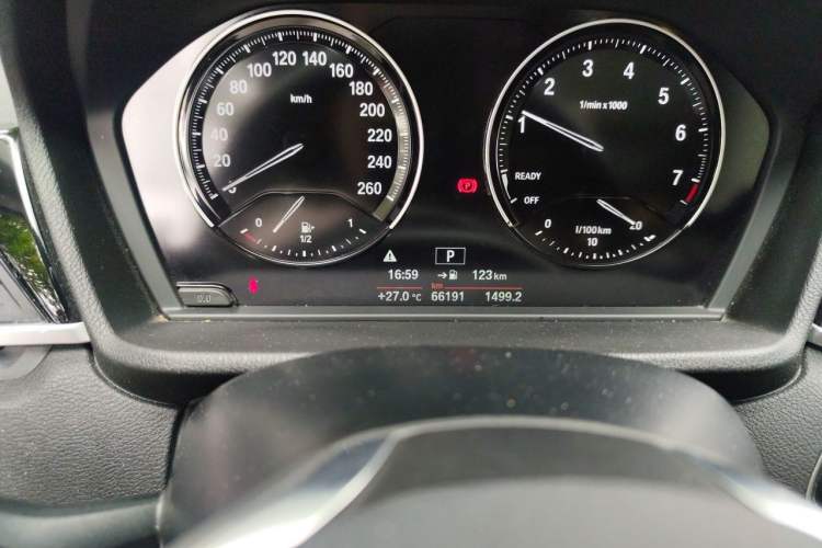 Used BMW X1 2020 sDrive20Li Fashion Model Odometer Close Up