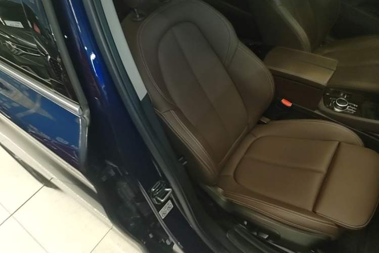 Used BMW X1 2020 sDrive25Li Leading Model Right Front Seat