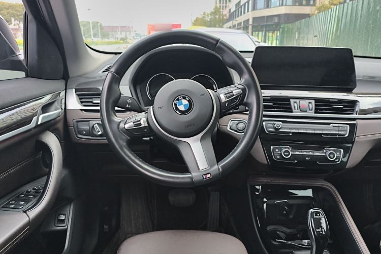 Used BMW X1 2020 xDrive25Li Luxury Edition Steering Wheel