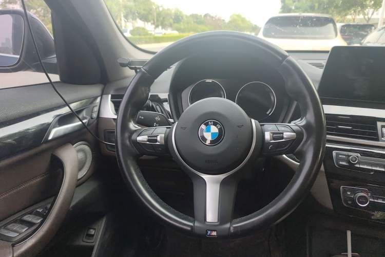 Used BMW X1 2020 sDrive25Li Leading Model Steering Wheel