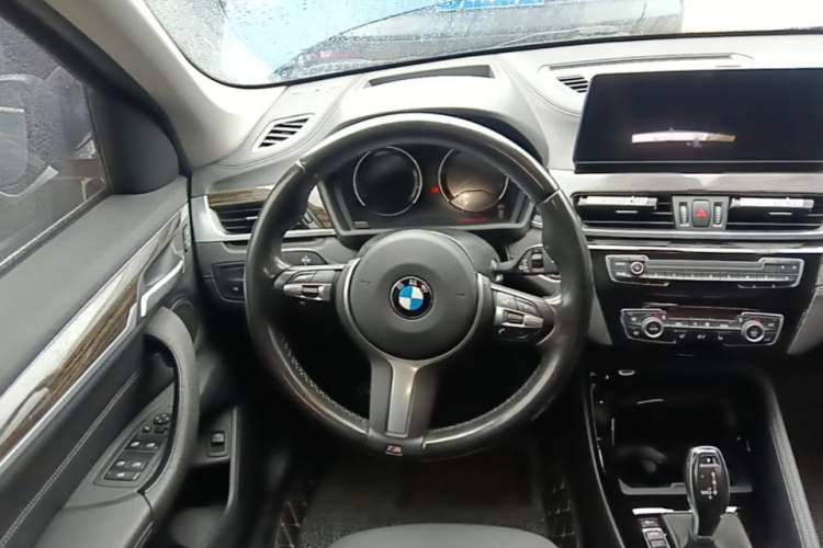 Used BMW X1 2020 xDrive25Li Luxury Edition Steering Wheel