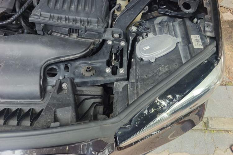 Used BMW X1 2020 sDrive20Li Premium Edition Engine Bay Left