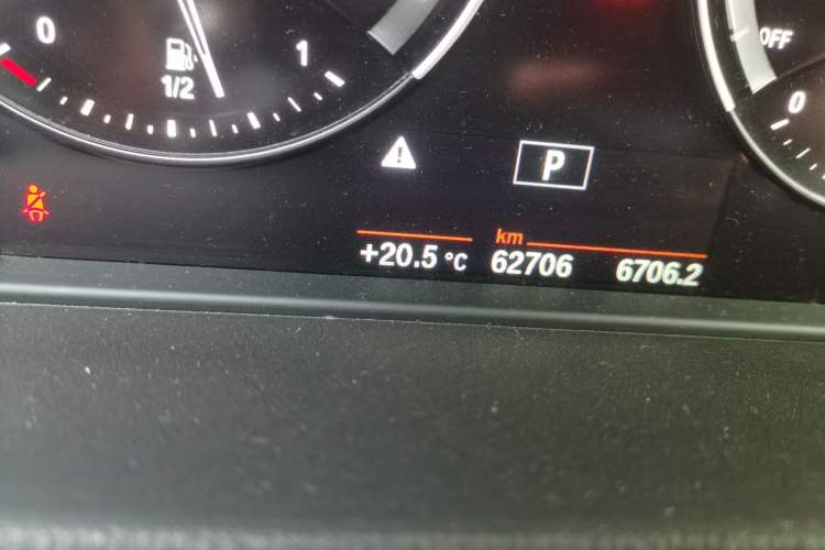 Used BMW X1 2020 sDrive20Li Fashion Model Odometer Close Up