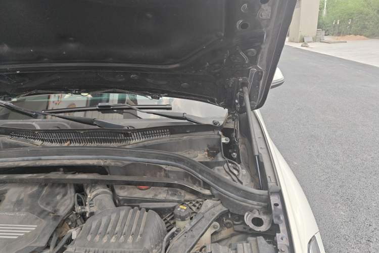Used BMW X1 2020 sDrive20Li Premium Edition Engine Bay Left