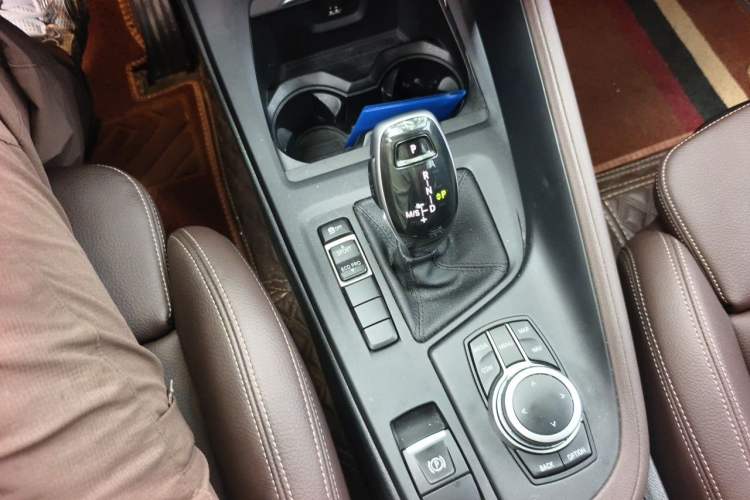 Used BMW X1 2020 sDrive25Li Leading Model Gear Lever