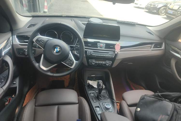 Used BMW X1 2020 sDrive25Li Leading Model Center Console
