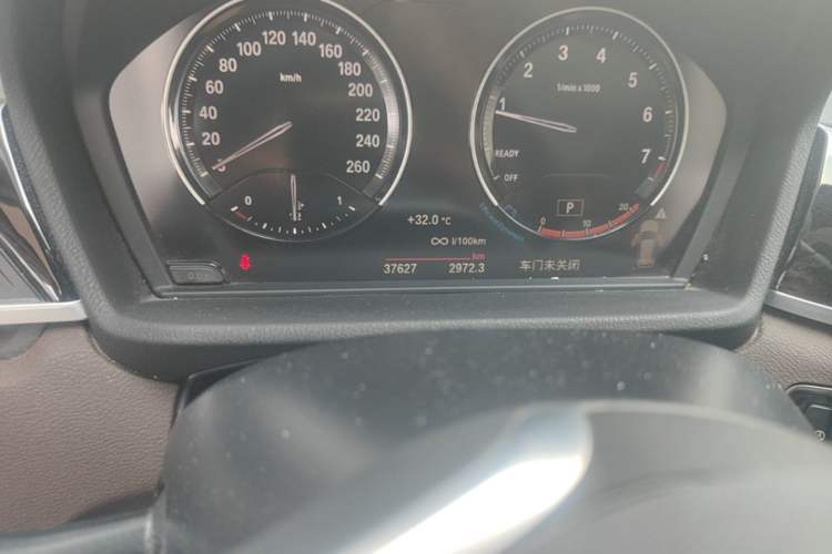 Used BMW X1 2020 sDrive25Li Leading Model Odometer Close Up