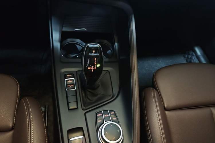 Used BMW X1 2020 sDrive25Li Leading Model Gear Lever