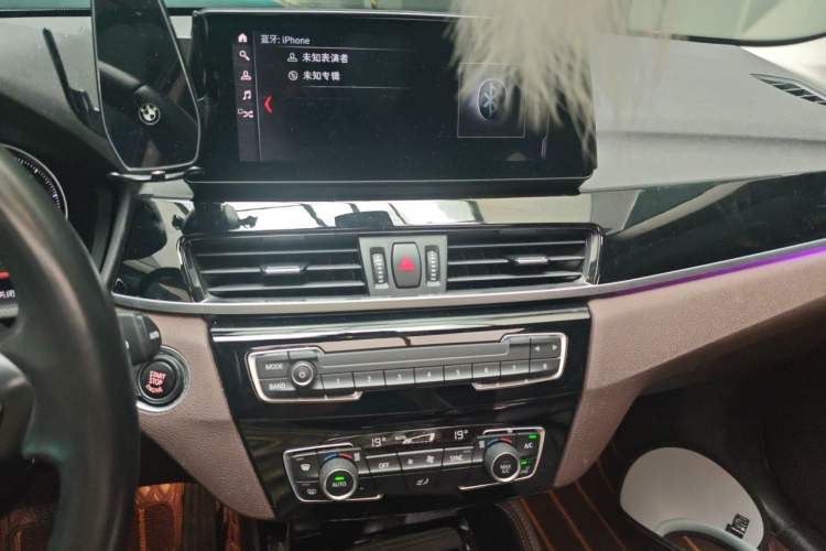 Used BMW X1 2020 sDrive20Li Premium Edition Audio And AC Panel
