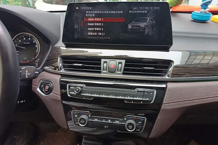 Used BMW X1 2020 xDrive25Li Luxury Edition Audio And AC Panel