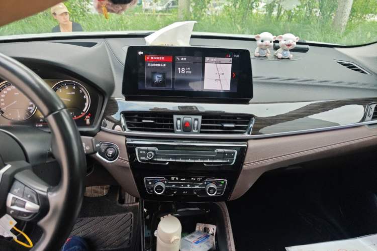 Used BMW X1 2020 xDrive25Li Luxury Edition Audio And AC Panel