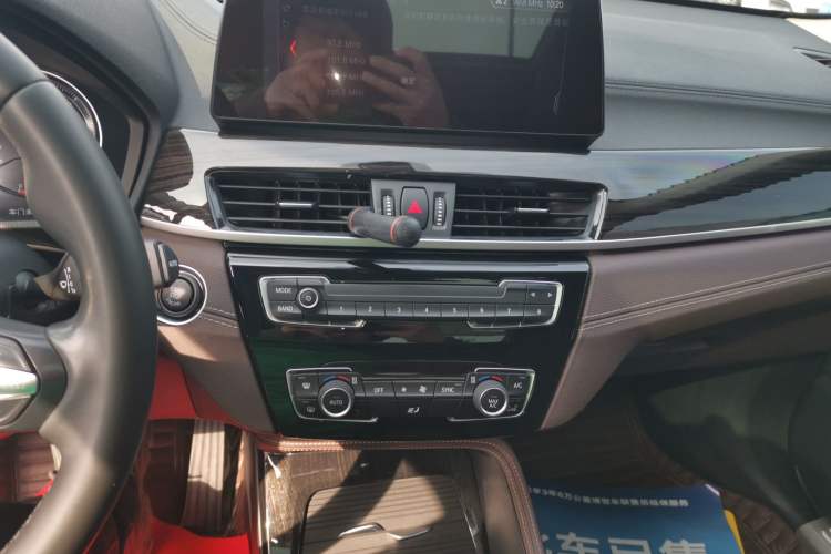Used BMW X1 2020 xDrive25Li Luxury Edition Audio And AC Panel