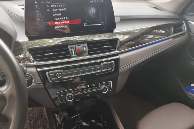 Used BMW X1 2020 xDrive25Li Luxury Edition Audio And AC Panel