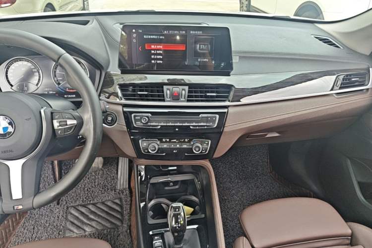 Used BMW X1 2020 xDrive25Li Luxury Edition Audio And AC Panel