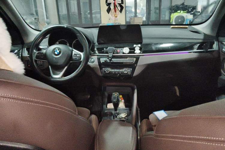 Used BMW X1 2020 sDrive25Li Leading Model Center Console