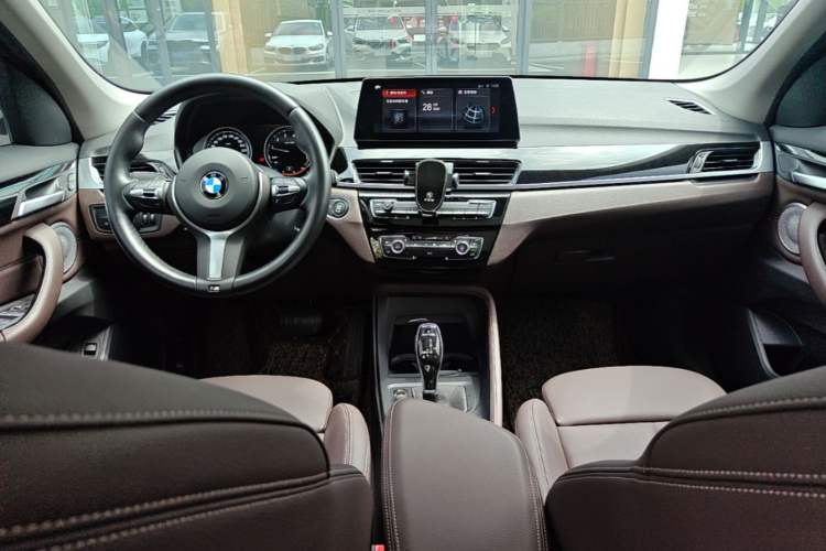 Used BMW X1 2020 sDrive25Li Leading Model Center Console