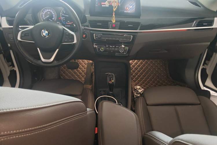 Used BMW X1 2020 sDrive25Li Leading Model Center Console
