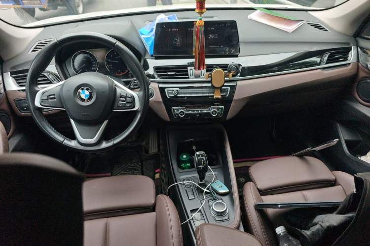 Used BMW X1 2020 sDrive25Li Leading Model Center Console