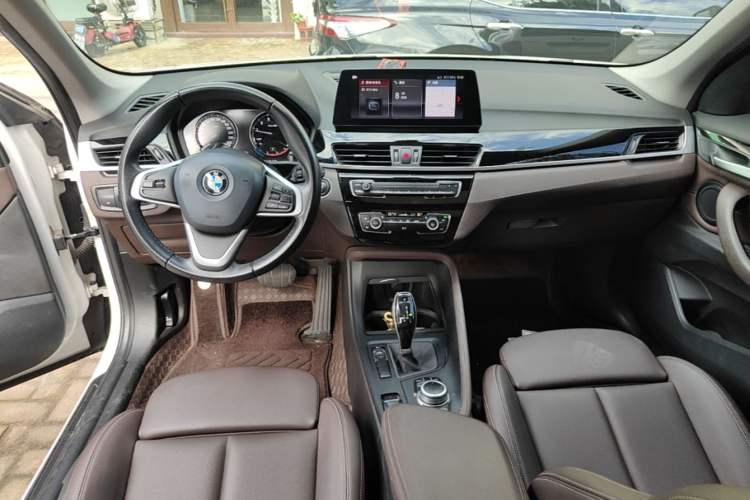 Used BMW X1 2020 sDrive25Li Leading Model Center Console