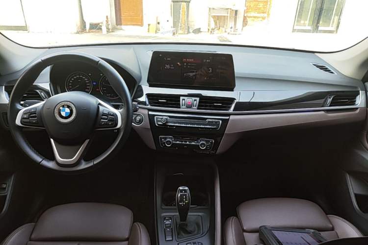 Used BMW X1 2020 sDrive25Li Leading Model Center Console