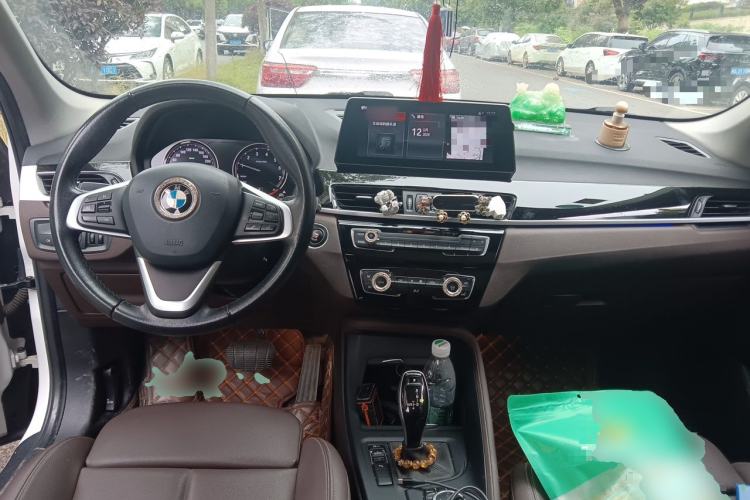 Used BMW X1 2020 sDrive25Li Leading Model Center Console