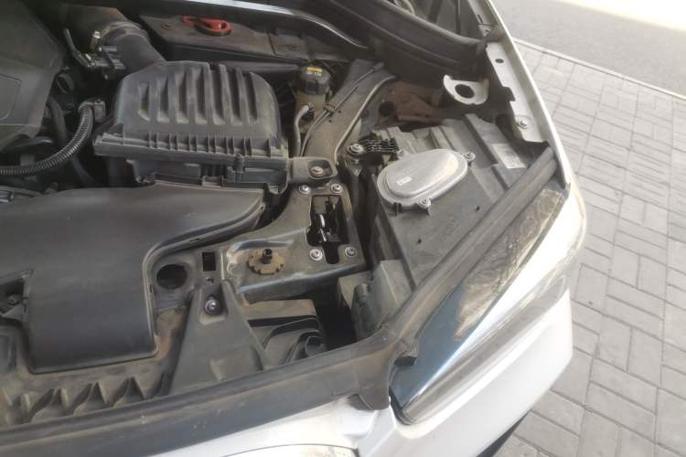 Used BMW X1 2020 sDrive20Li Premium Edition Engine Bay Left