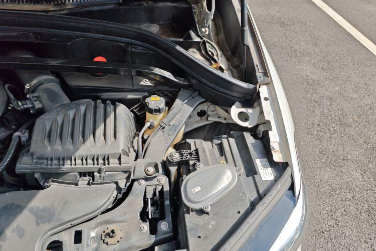 Used BMW X1 2020 sDrive20Li Premium Edition Engine Bay Left