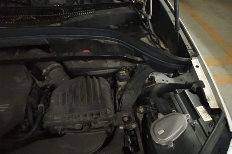 Used BMW X1 2020 sDrive25Li Leading Model Engine Bay Left