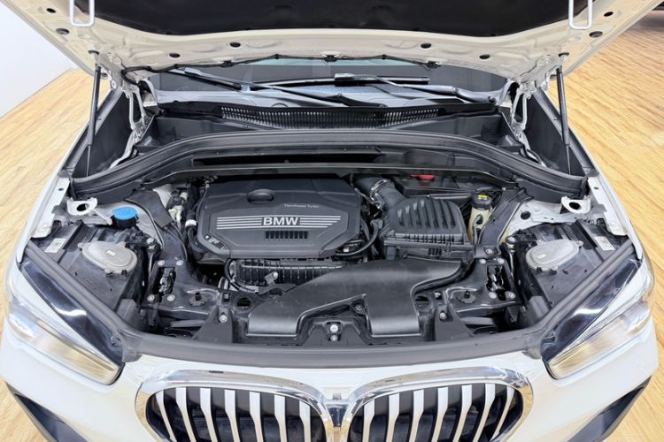 Used BMW X1 2020 sDrive20Li Fashion Model Engine Bay