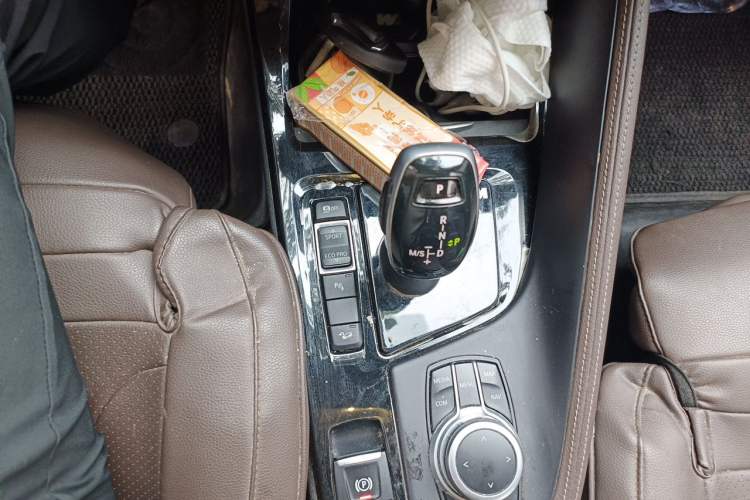 Used BMW X1 2020 xDrive25Li Luxury Edition Gear Lever