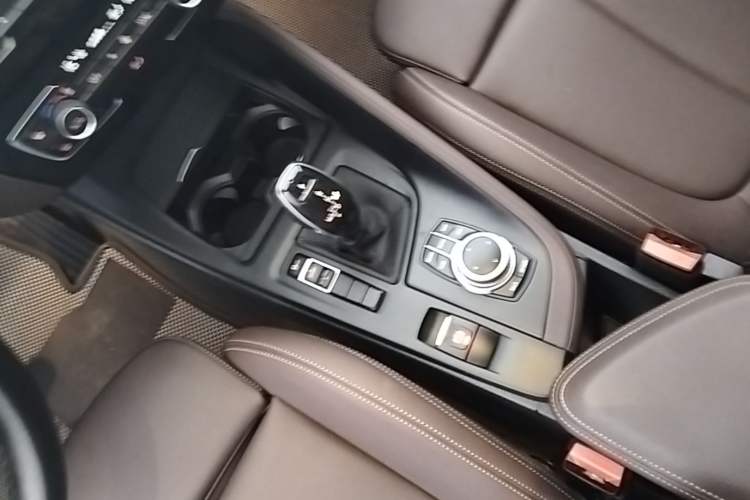 Used BMW X1 2020 sDrive25Li Leading Model Gear Lever