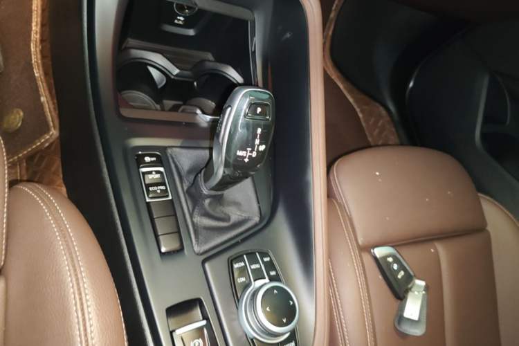 Used BMW X1 2020 sDrive25Li Leading Model Gear Lever