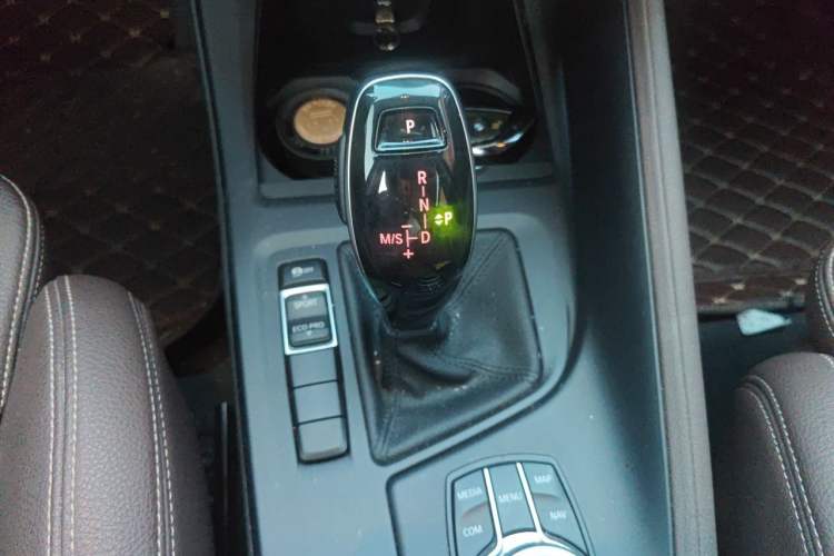 Used BMW X1 2020 sDrive25Li Leading Model Gear Lever