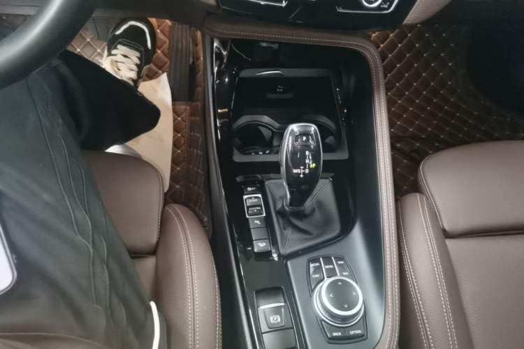 Used BMW X1 2020 xDrive25Li Luxury Edition Gear Lever