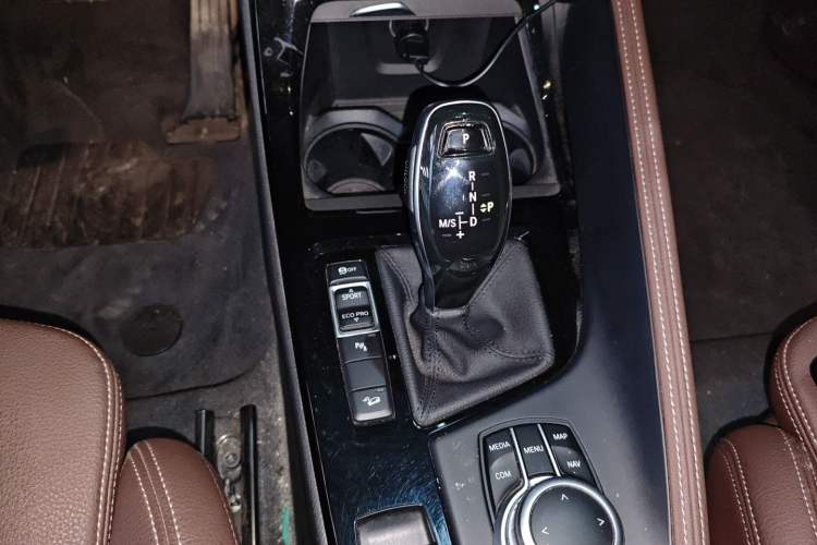 Used BMW X1 2020 xDrive25Li Luxury Edition Gear Lever