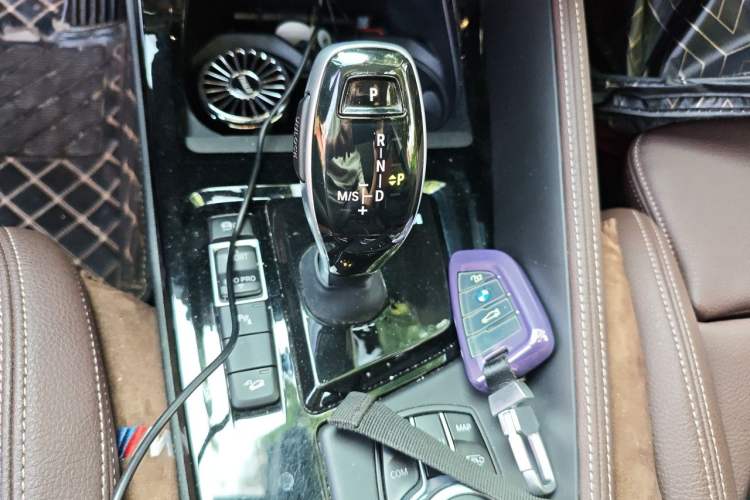 Used BMW X1 2020 xDrive25Li Luxury Edition Gear Lever
