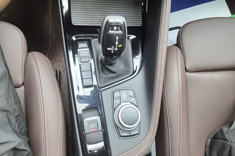 Used BMW X1 2020 sDrive20Li Premium Edition Gear Lever