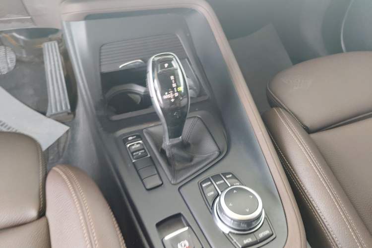 Used BMW X1 2020 sDrive25Li Leading Model Gear Lever