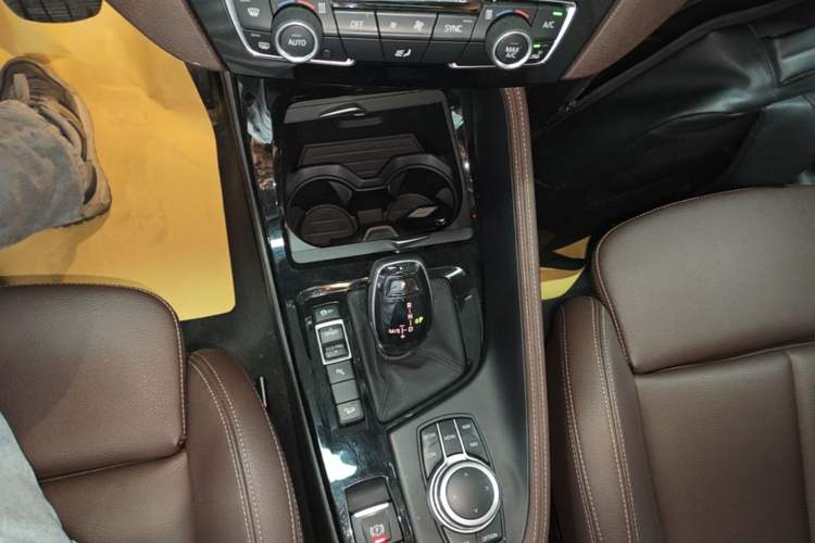 Used BMW X1 2020 xDrive25Li Luxury Edition Gear Lever
