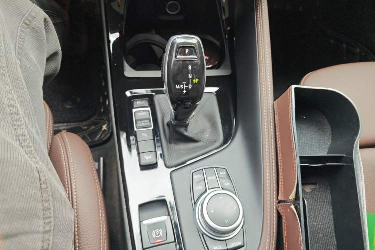 Used BMW X1 2020 xDrive25Li Luxury Edition Gear Lever
