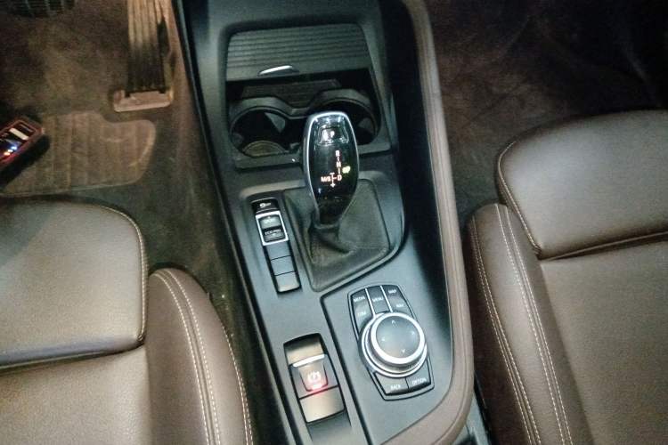Used BMW X1 2020 sDrive25Li Leading Model Gear Lever