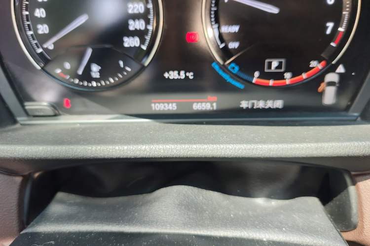 Used BMW X1 2020 sDrive25Li Leading Model Odometer Close Up