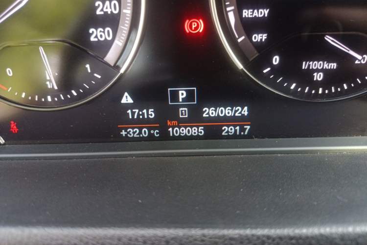 Used BMW X1 2020 sDrive20Li Fashion Model Odometer Close Up