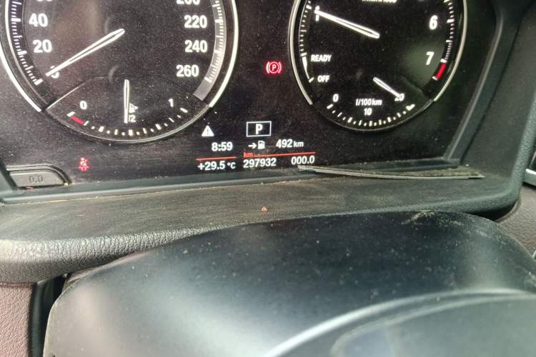 Used BMW X1 2020 sDrive20Li Fashion Model Odometer Close Up