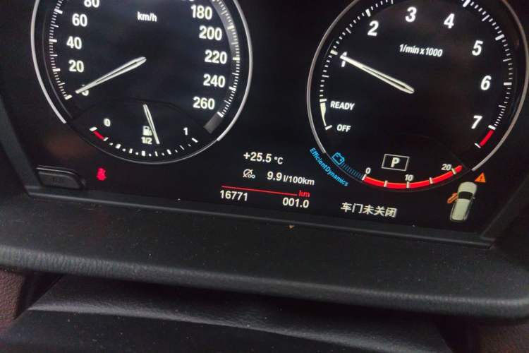 Used BMW X1 2020 sDrive25Li Leading Model Odometer Close Up