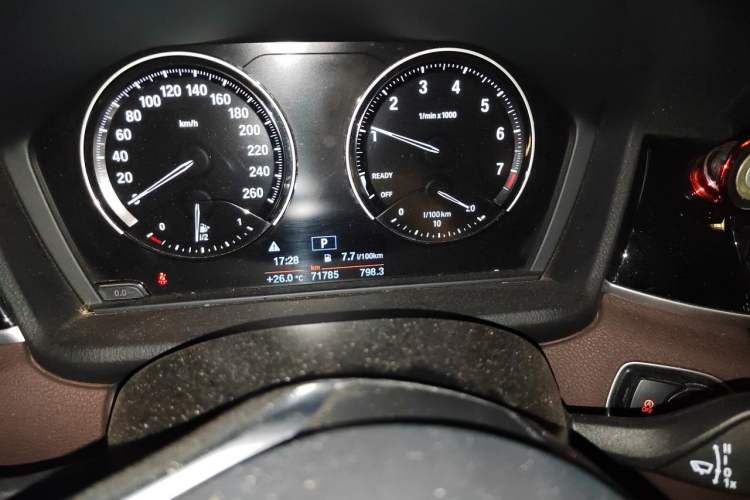 Used BMW X1 2020 sDrive20Li Fashion Model Odometer Close Up
