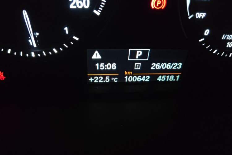 Used BMW X1 2020 sDrive20Li Fashion Model Odometer Close Up