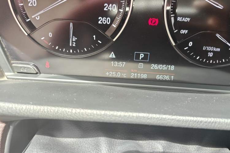 Used BMW X1 2020 sDrive20Li Fashion Model Odometer Close Up