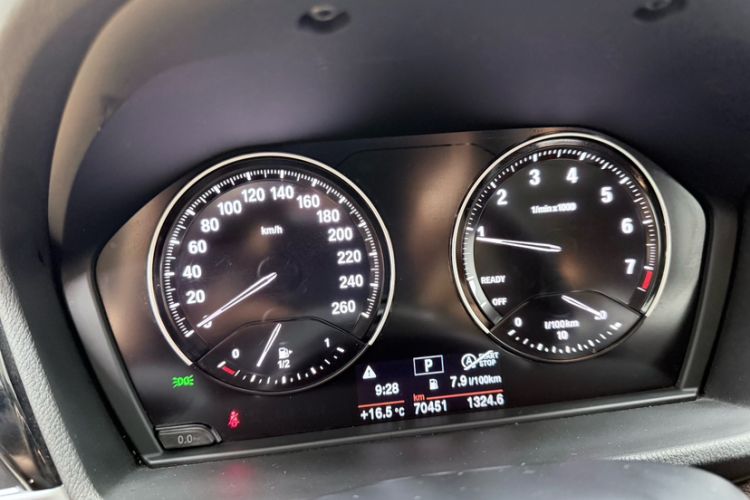 Used BMW X1 2020 sDrive20Li Fashion Model Odometer Close Up