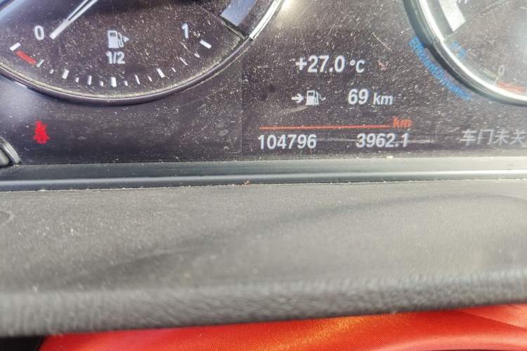 Used BMW X1 2020 sDrive25Li Leading Model Odometer Close Up